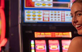 Danh mục trò chơi đa dạng tại sk88 bao gồm slot online và live casino